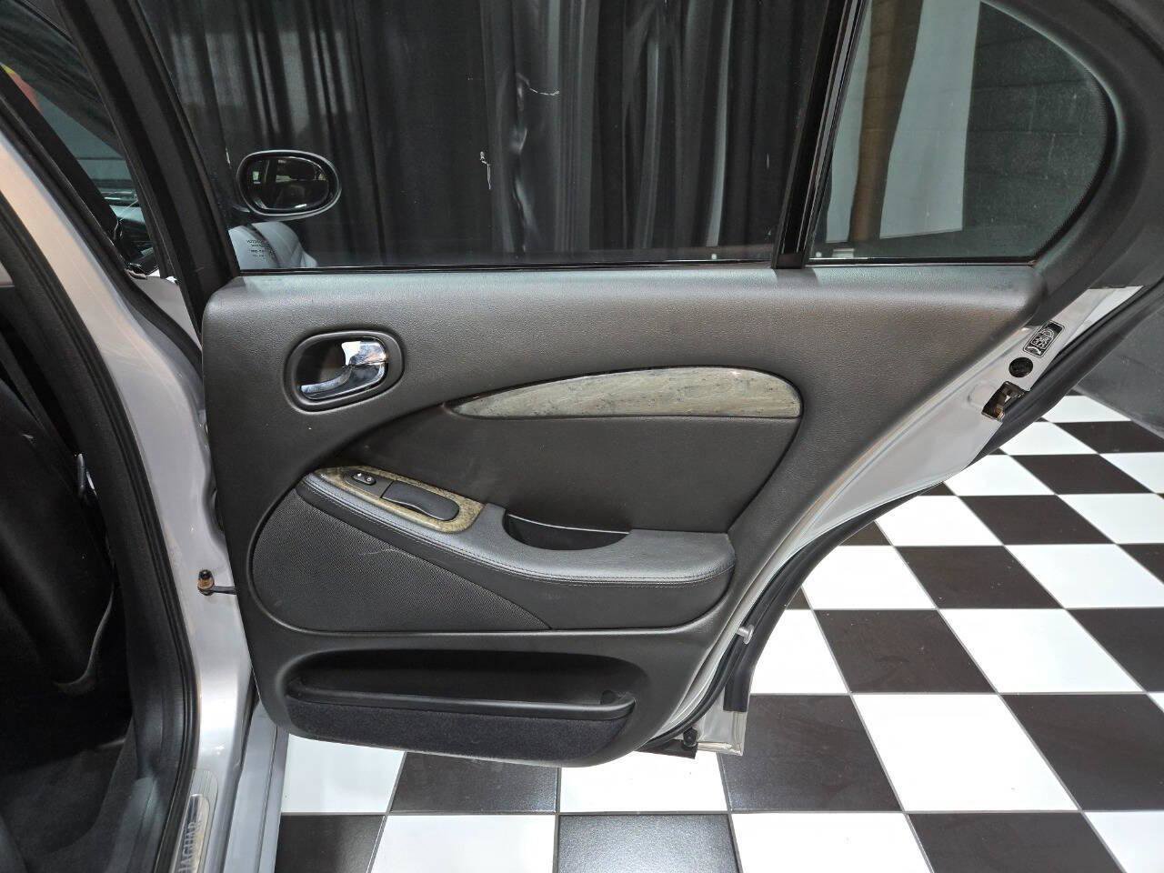 Used 2005 Jaguar S-TYPE R RWD image 61
