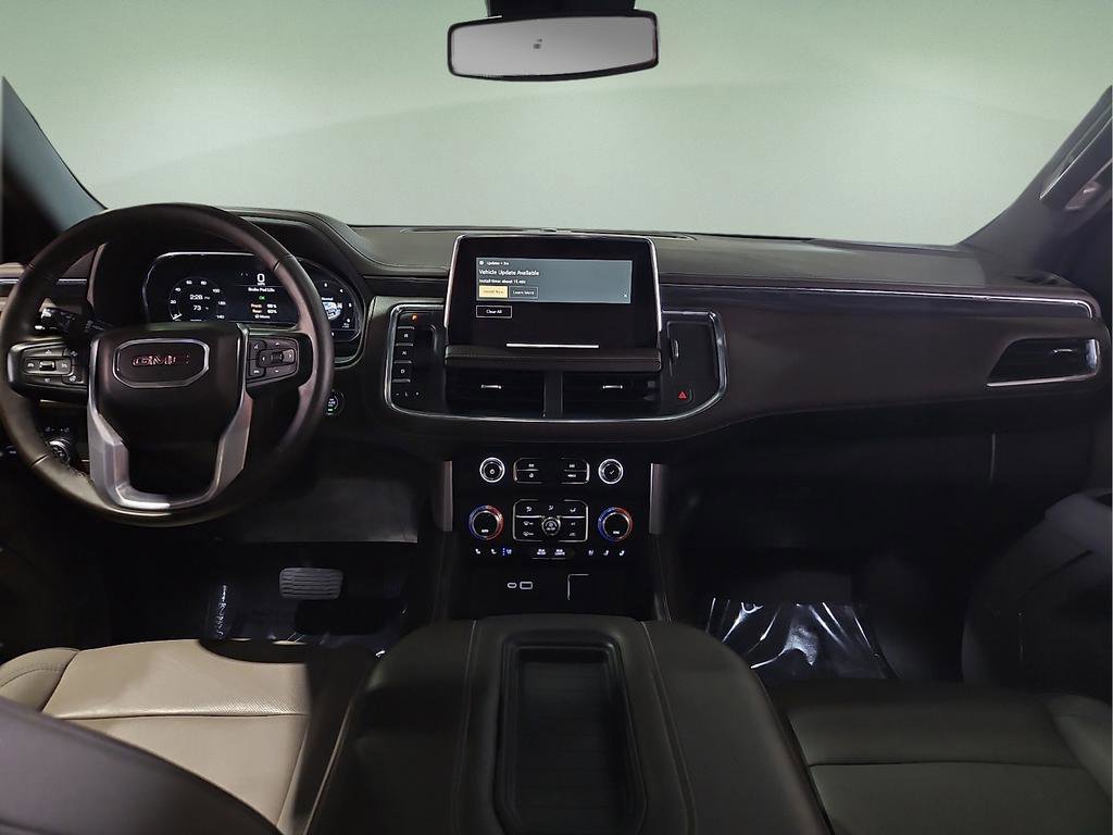 Used 2023 GMC Yukon SLT w/ SLT Luxury Package image 16