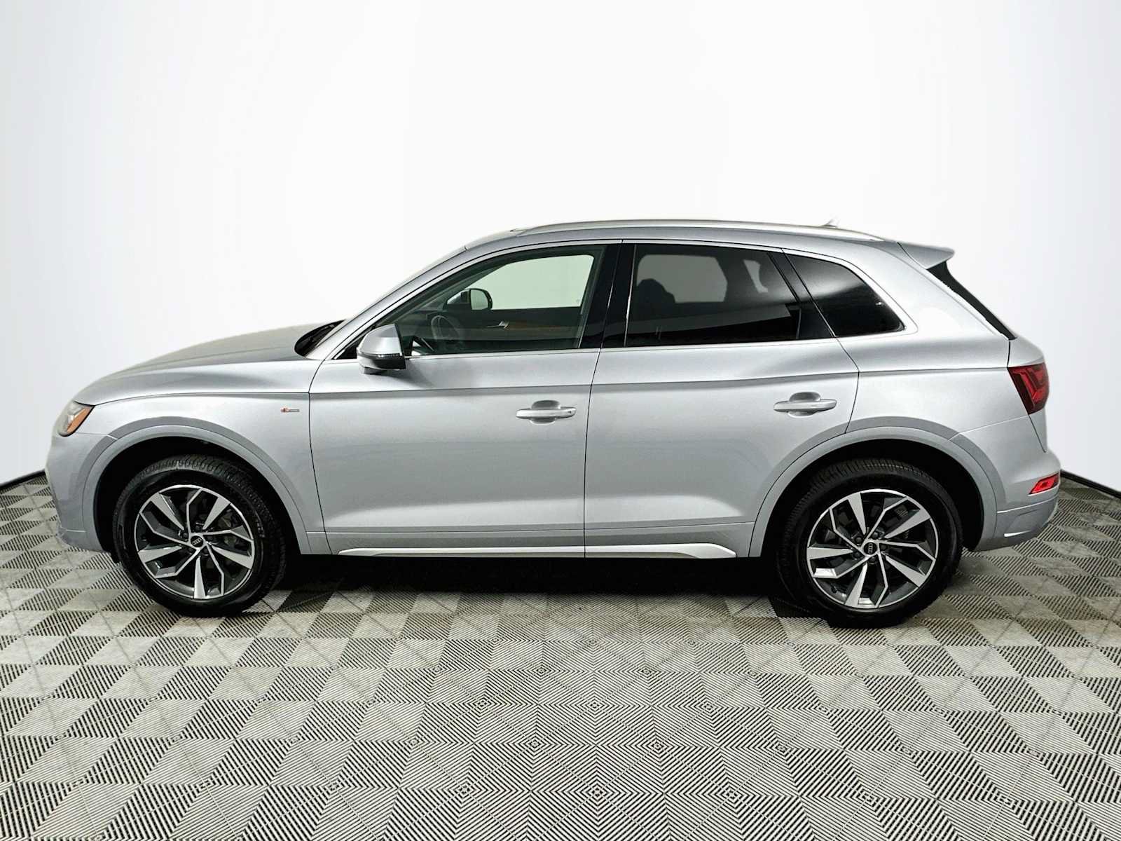 Certified 2023 Audi Q5 2.0T Premium Plus w/ Premium Plus Package AWD/4WD image 4