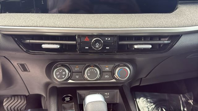 Used 2025 Nissan Kicks SV image 24