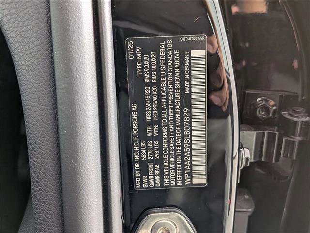 Certified 2025 Porsche Macan AWD/4WD image 28