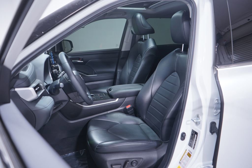 Used 2022 Toyota Highlander XLE image 7