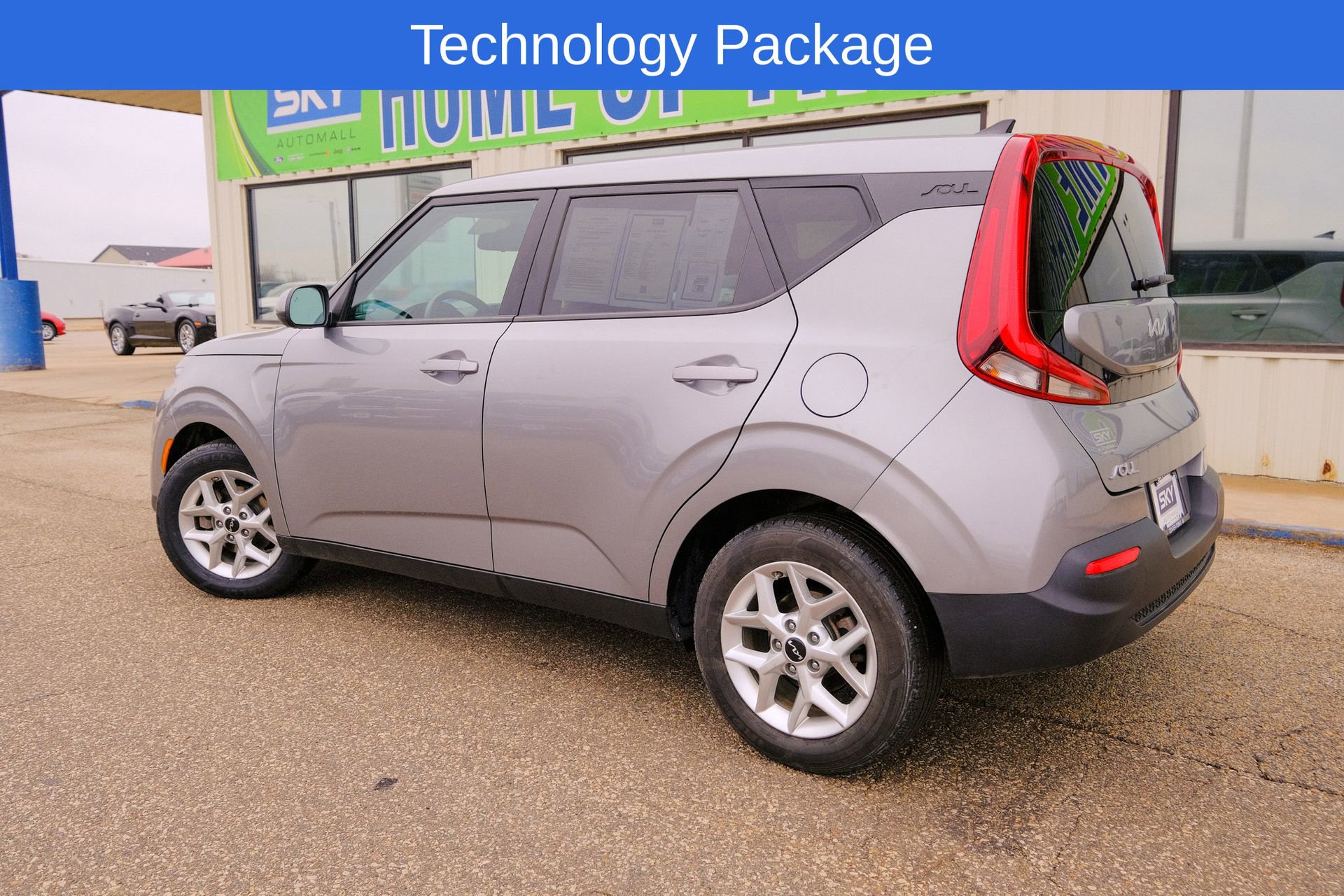 Used 2022 Kia Soul LX w/ Technology Package image 4