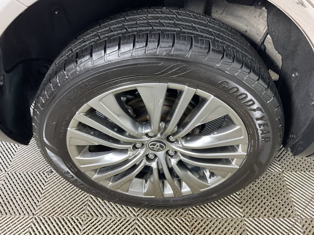Used 2023 Toyota Venza Limited AWD/4WD image 10