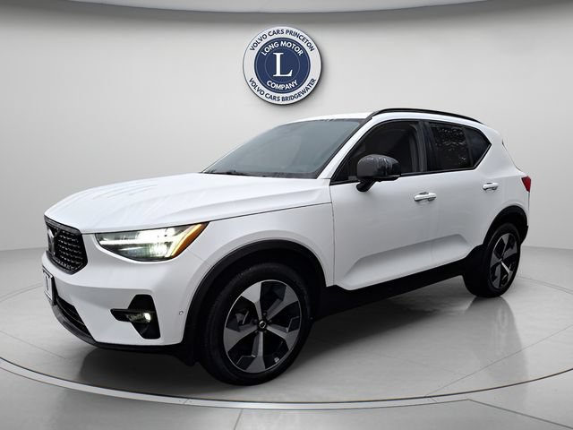 Certified 2026 Volvo XC40 B5 Plus AWD/4WD image 1