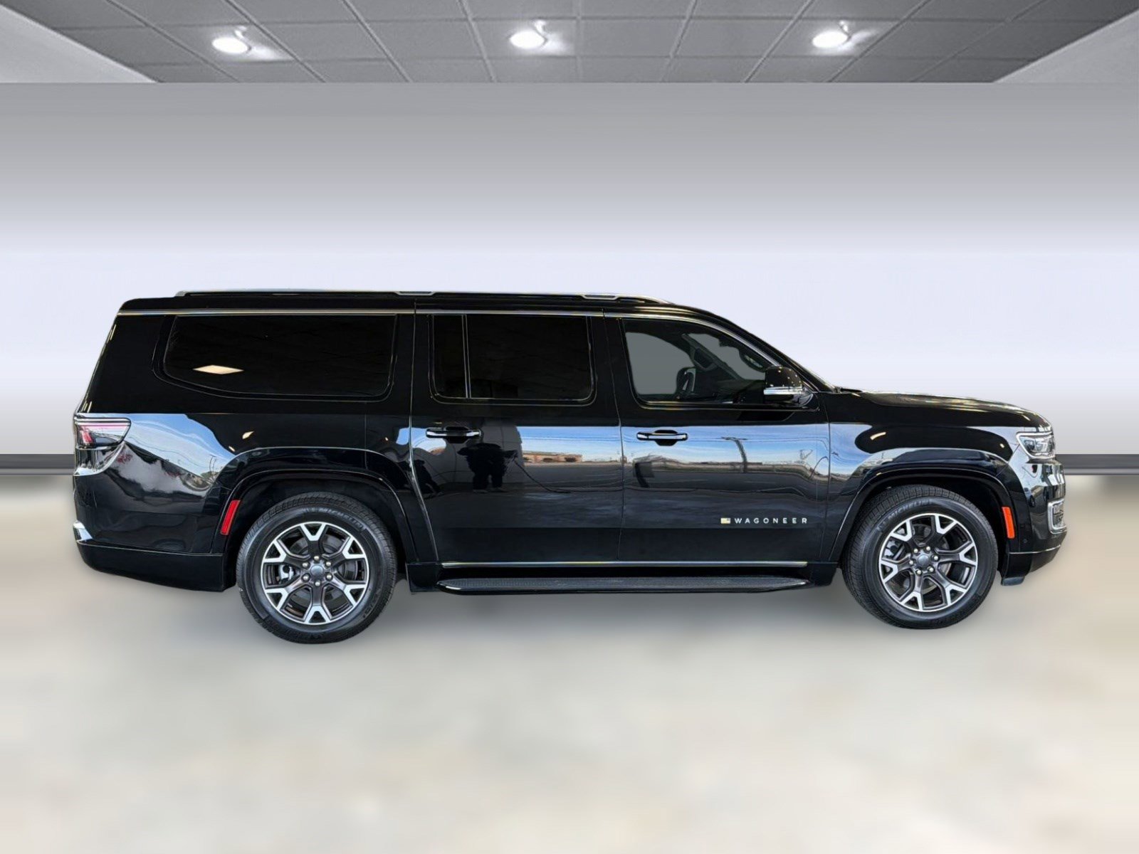 Used 2023 Jeep Wagoneer L Series III w/ Preferred Equipment Group image 8