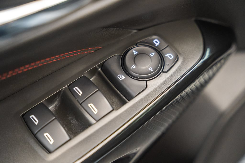 Used 2024 Chevrolet Trax RS w/ Sunroof Package FWD image 38
