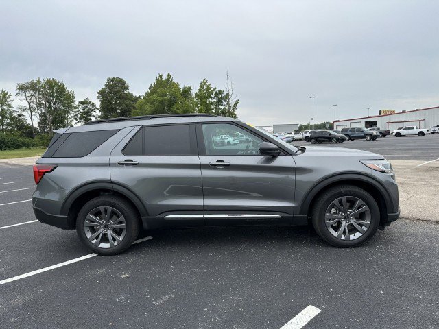 Used 2025 Ford Explorer Active w/ Active Comfort Package image 5