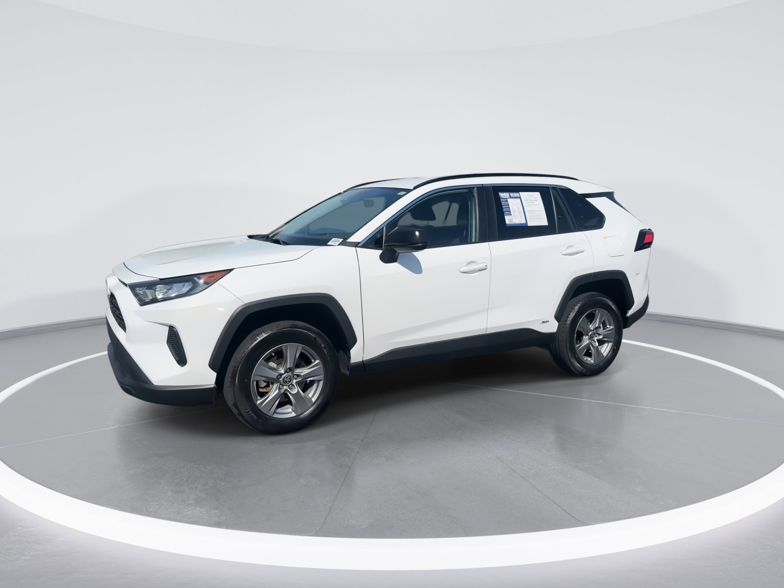 Used 2022 Toyota RAV4 LE AWD/4WD image 5