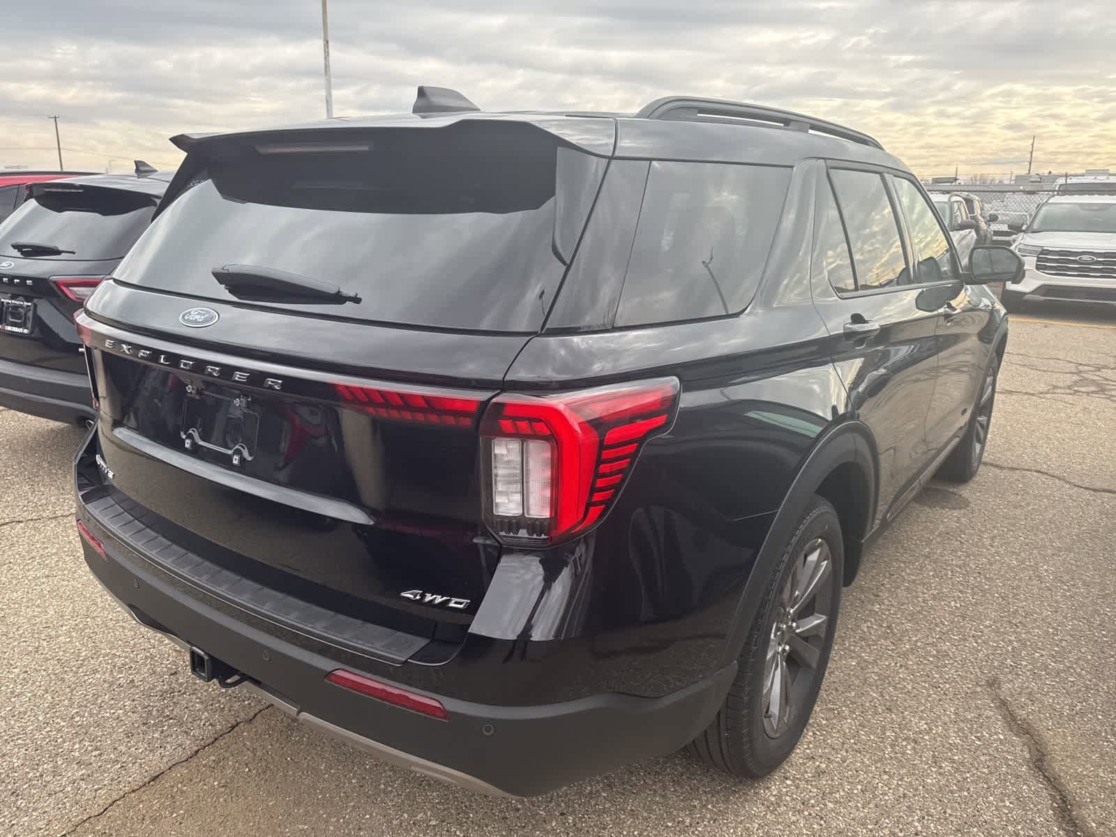 New 2026 Ford Explorer Active w/ Active Comfort Package AWD/4WD image 9