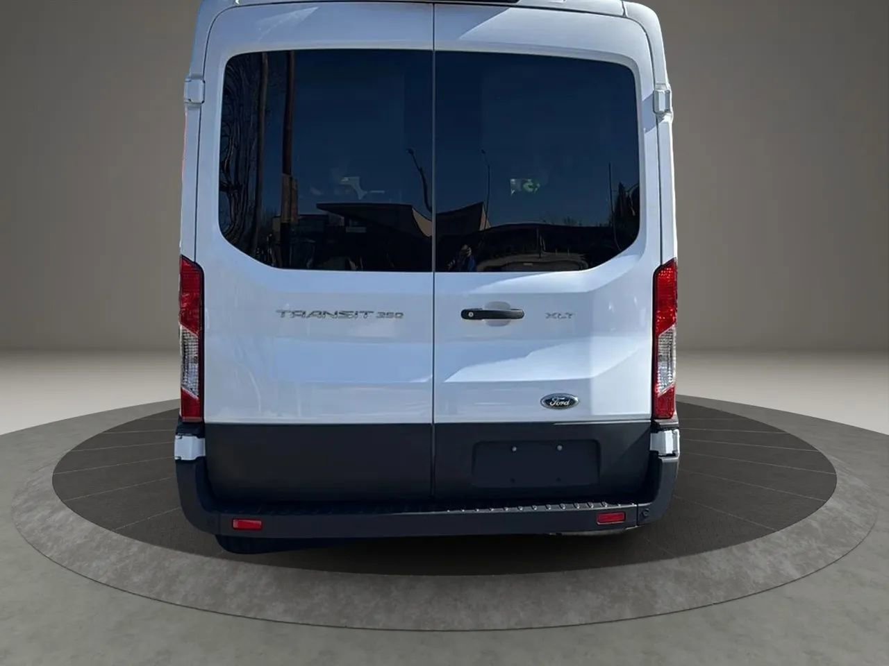 Used 2025 Ford Transit 350 XLT image 5