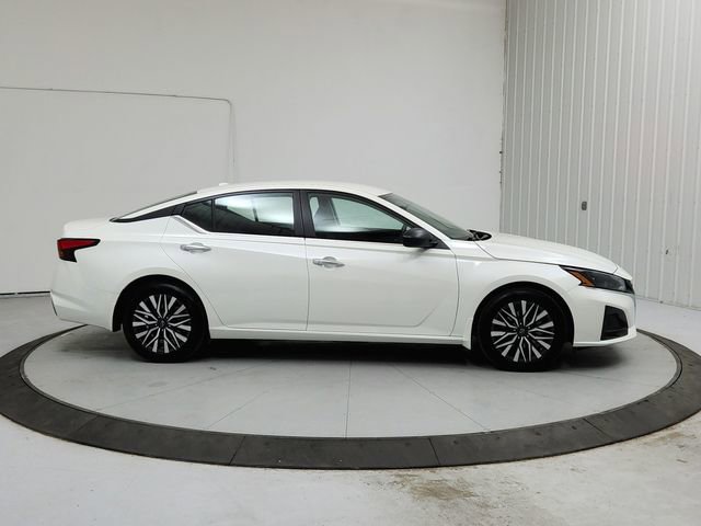 Used 2025 Nissan Altima 2.5 SV FWD image 8