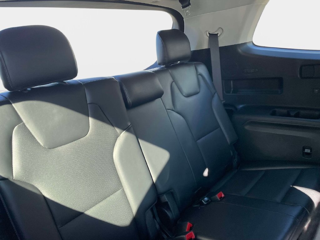 Used 2025 Kia Telluride S FWD image 14