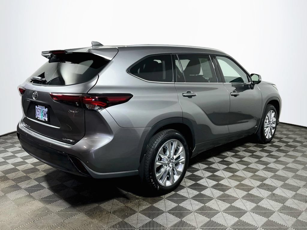 Certified 2026 Toyota Highlander Limited AWD/4WD image 7