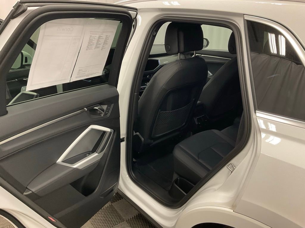 Used 2025 Audi Q3 2.0T Premium image 29