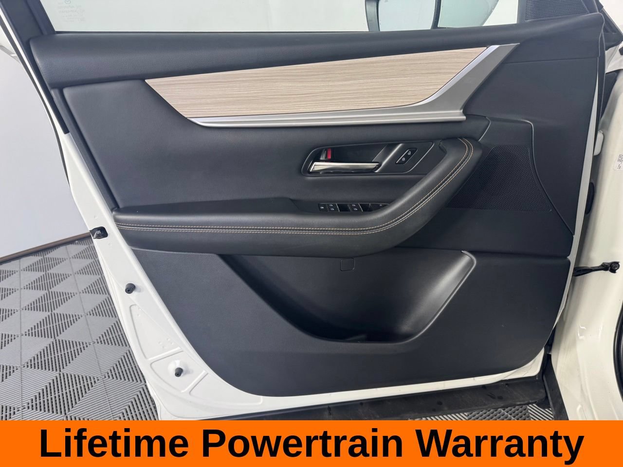 Used 2024 MAZDA CX-90 Plug-In Hybrid w/ Preferred AWD/4WD image 11