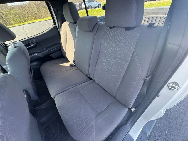 Used 2016 Toyota Tacoma TRD Sport w/ Premium & Technology Package image 12