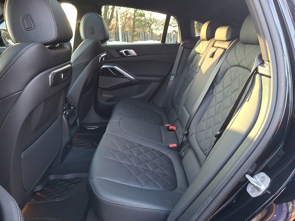 Certified 2024 BMW X6 xDrive40i w/ Premium Package image 7