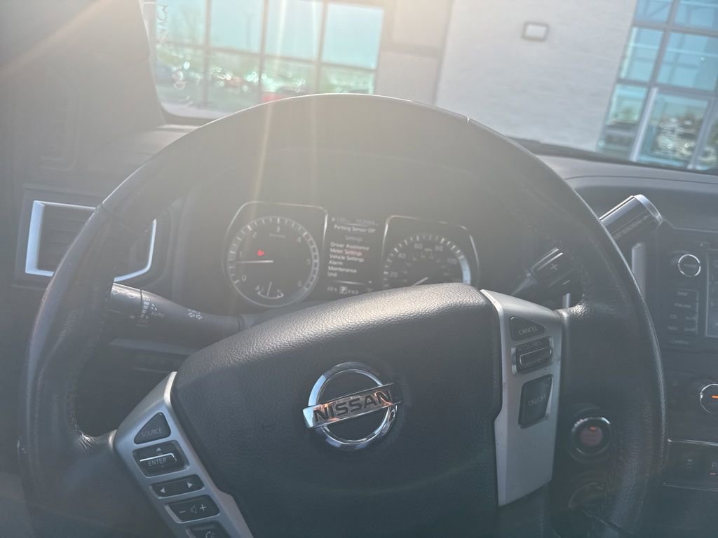 Used 2018 Nissan Titan SV w/ SV Convenience Package image 14