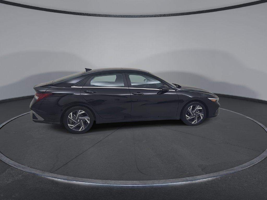 Used 2025 Hyundai Elantra Limited FWD image 17
