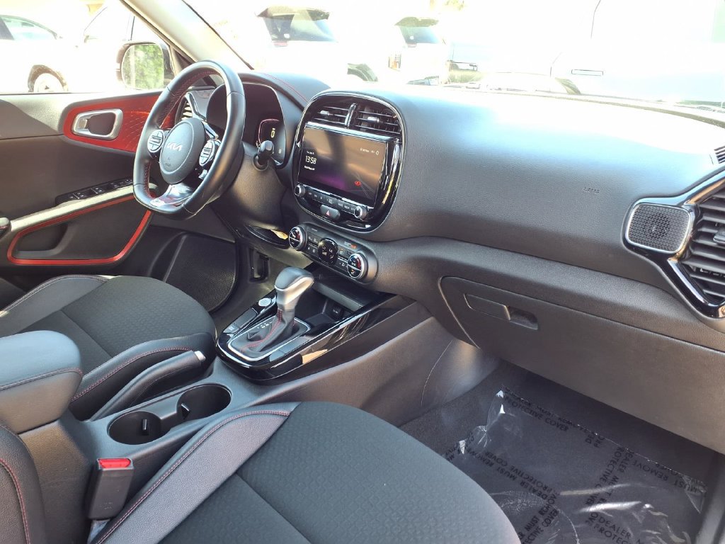 Certified 2023 Kia Soul GT-Line FWD image 12
