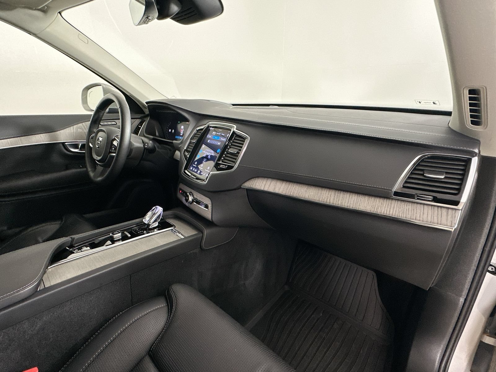 Used 2024 Volvo XC90 B6 Ultimate w/ Protection Package Premier AWD/4WD image 48