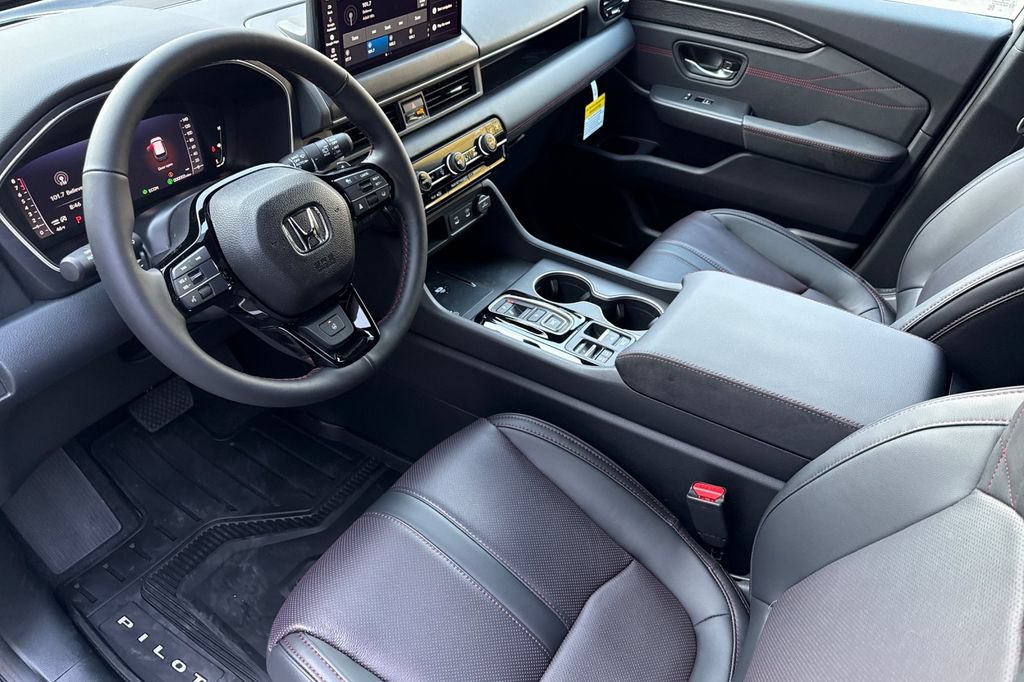 New 2026 Honda Pilot Black Edition image 3