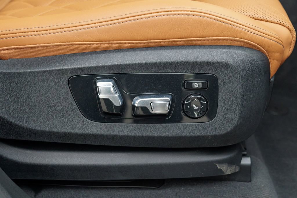 Used 2024 BMW X7 xDrive40i w/ Executive Package AWD/4WD image 44