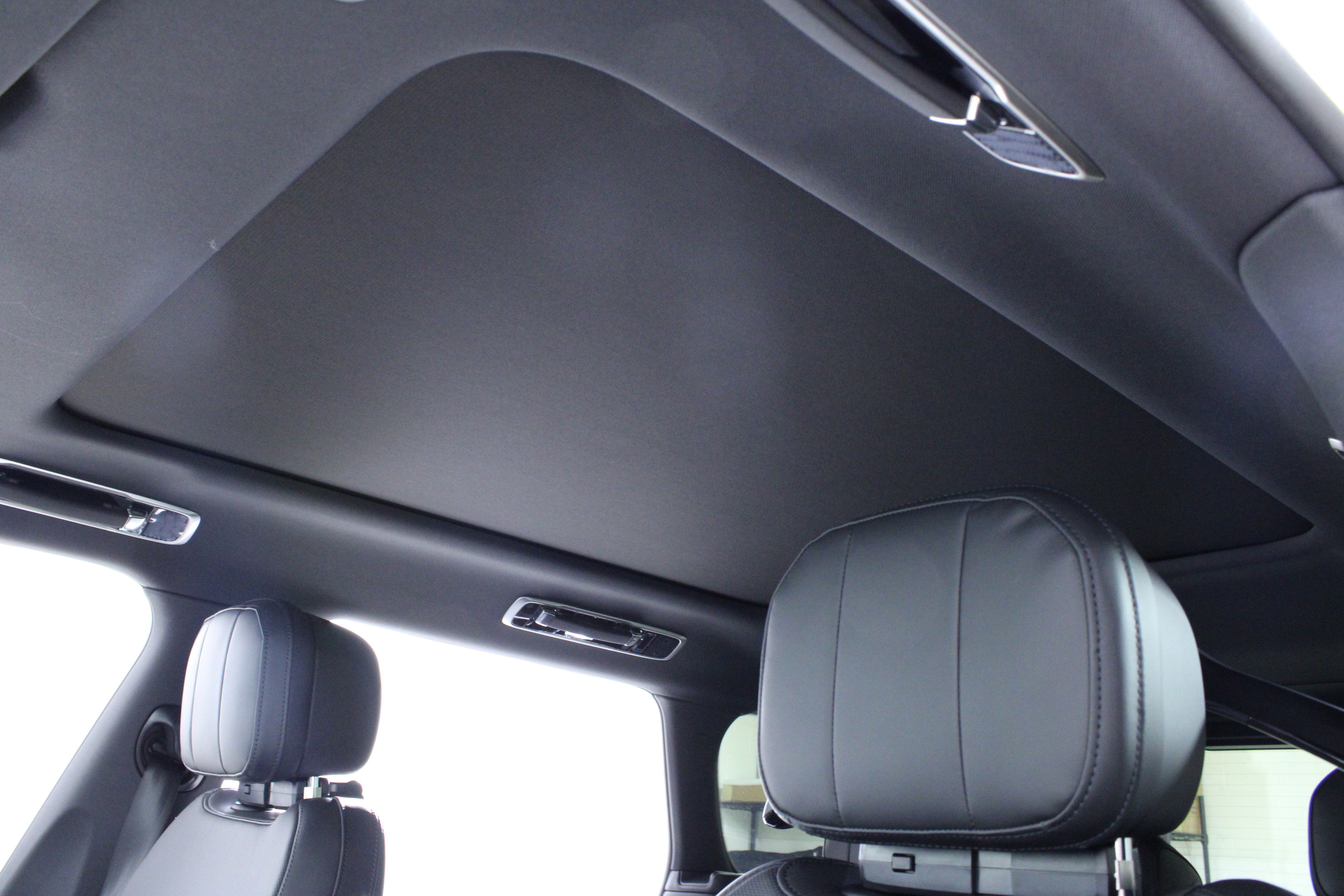 New 2026 Land Rover Range Rover SE image 23