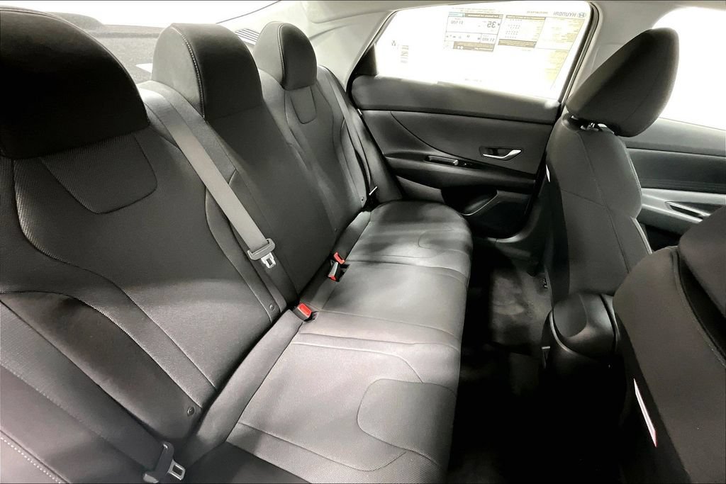 Used 2026 Hyundai Elantra SE FWD image 9