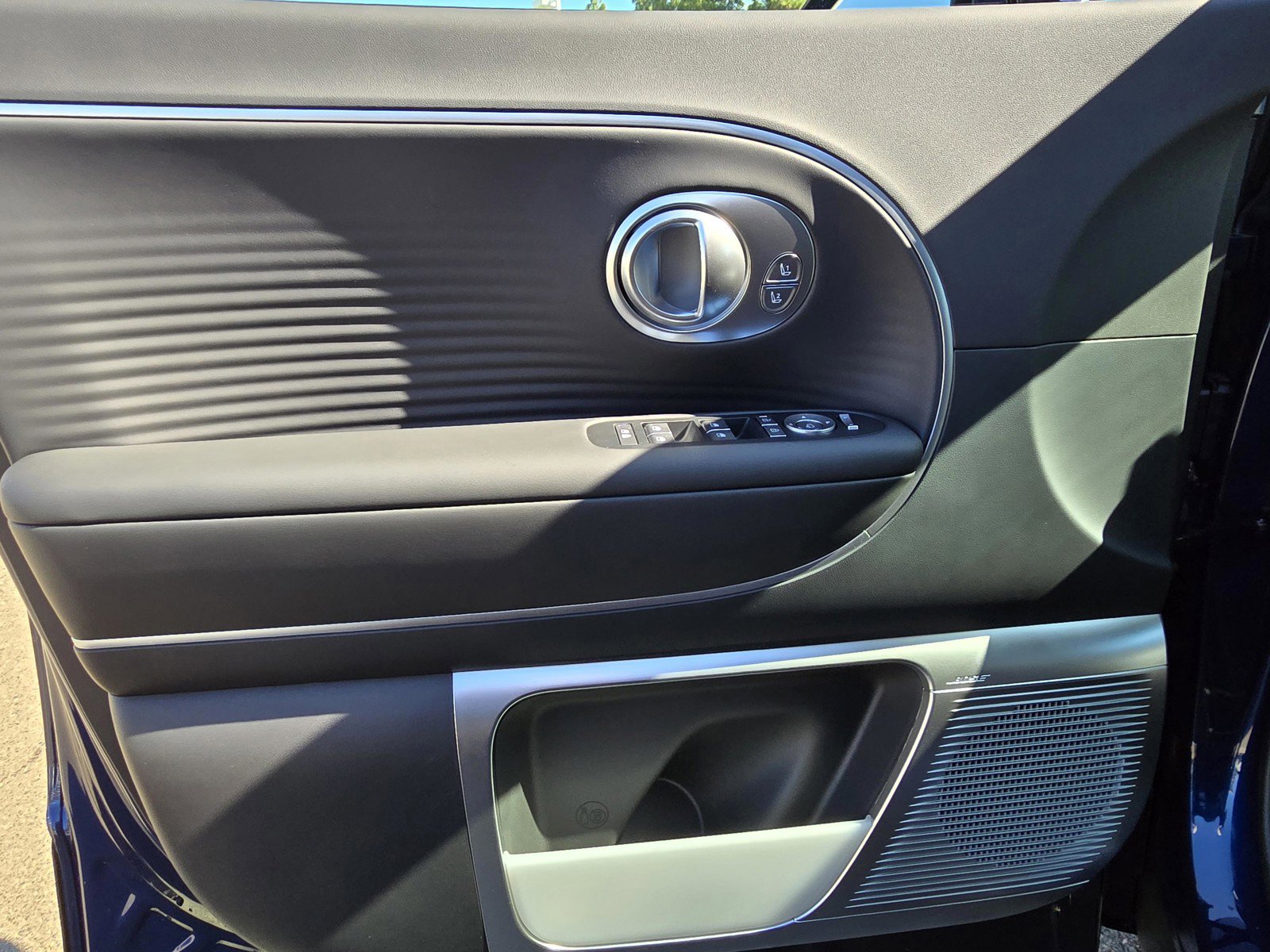 New 2026 Hyundai Ioniq 9 Limited image 16