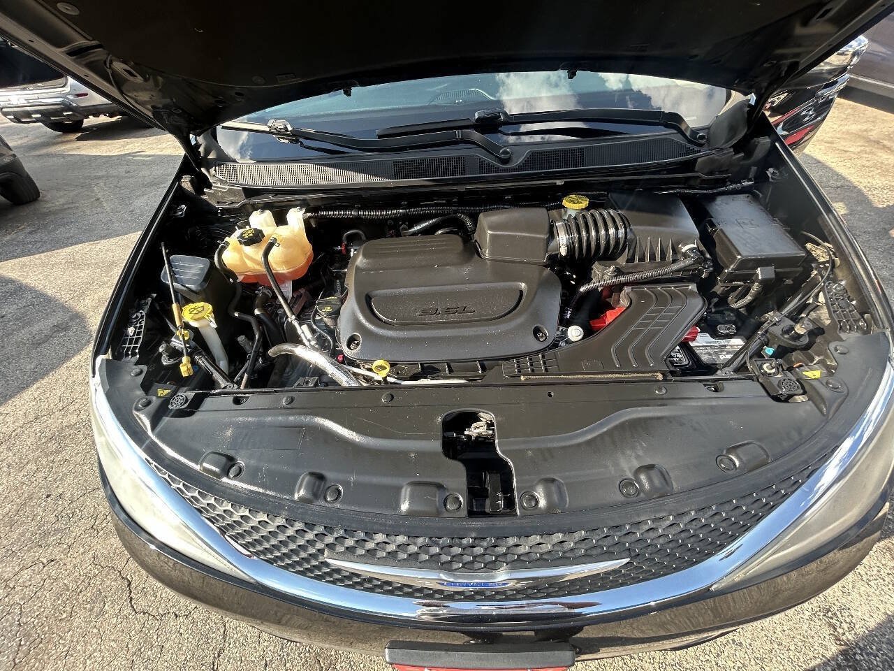 Used 2019 Chrysler Pacifica Limited FWD image 16