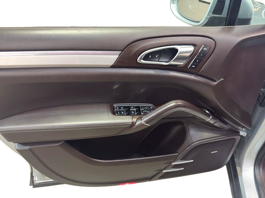 Used 2016 Porsche Cayenne Turbo AWD/4WD image 15