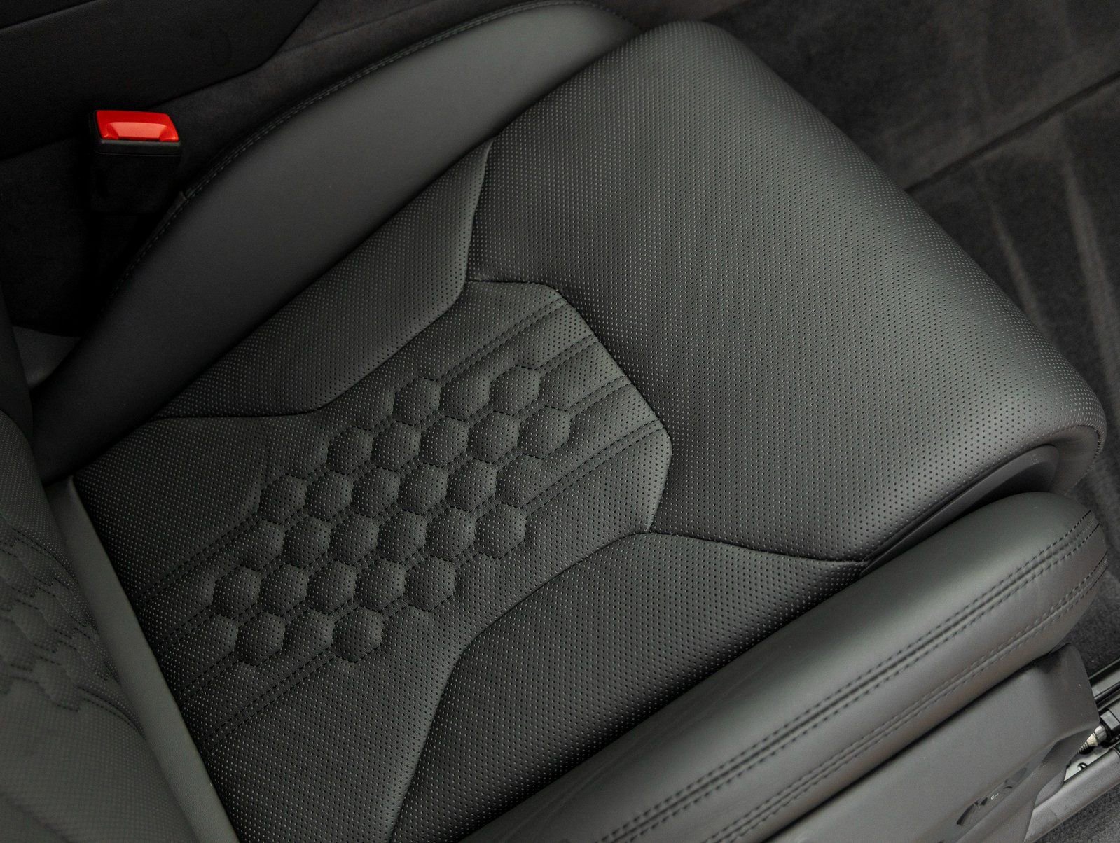 Used 2025 Lamborghini Urus SE image 39