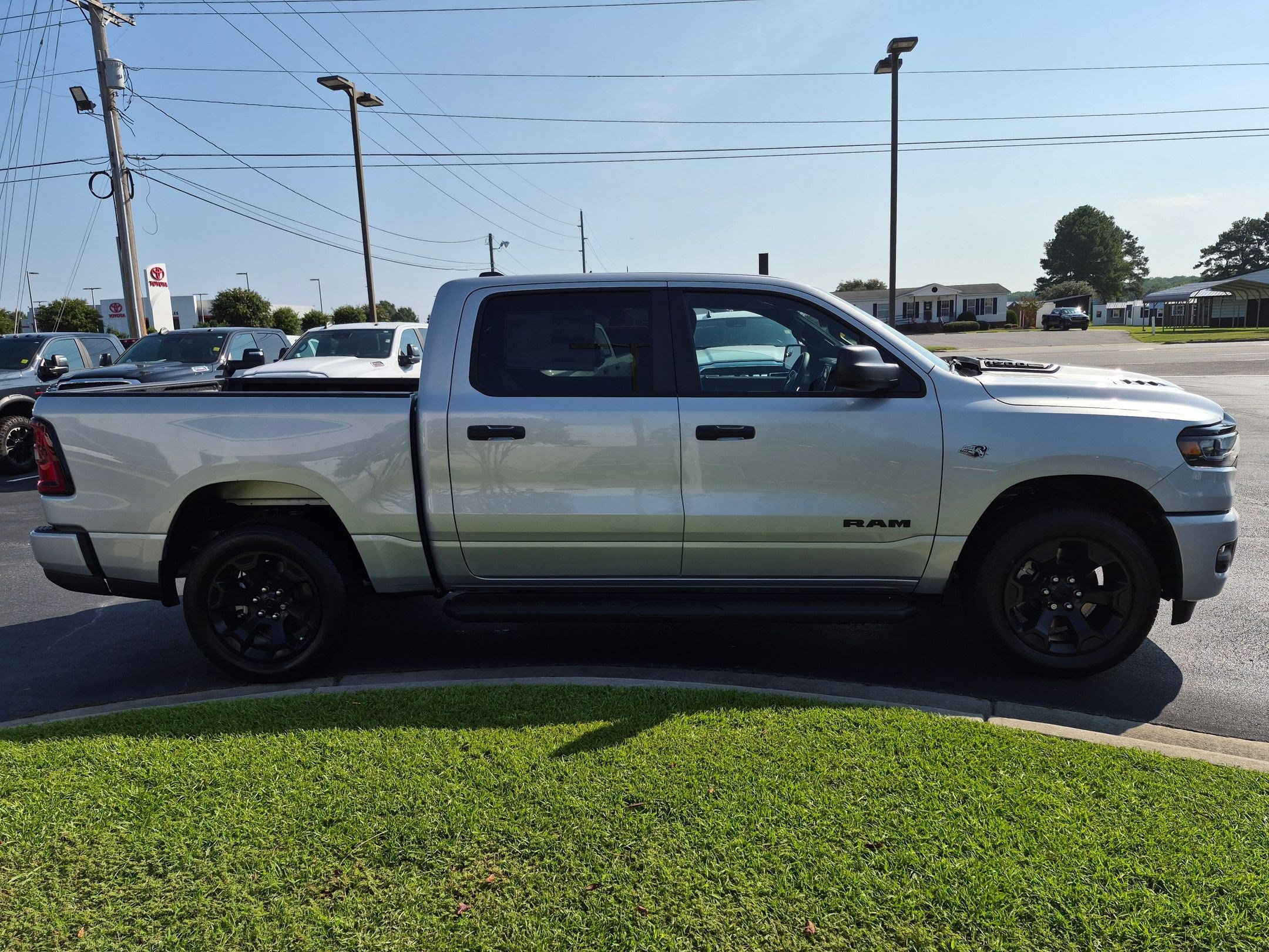 New 2026 RAM 1500 Express AWD/4WD image 4