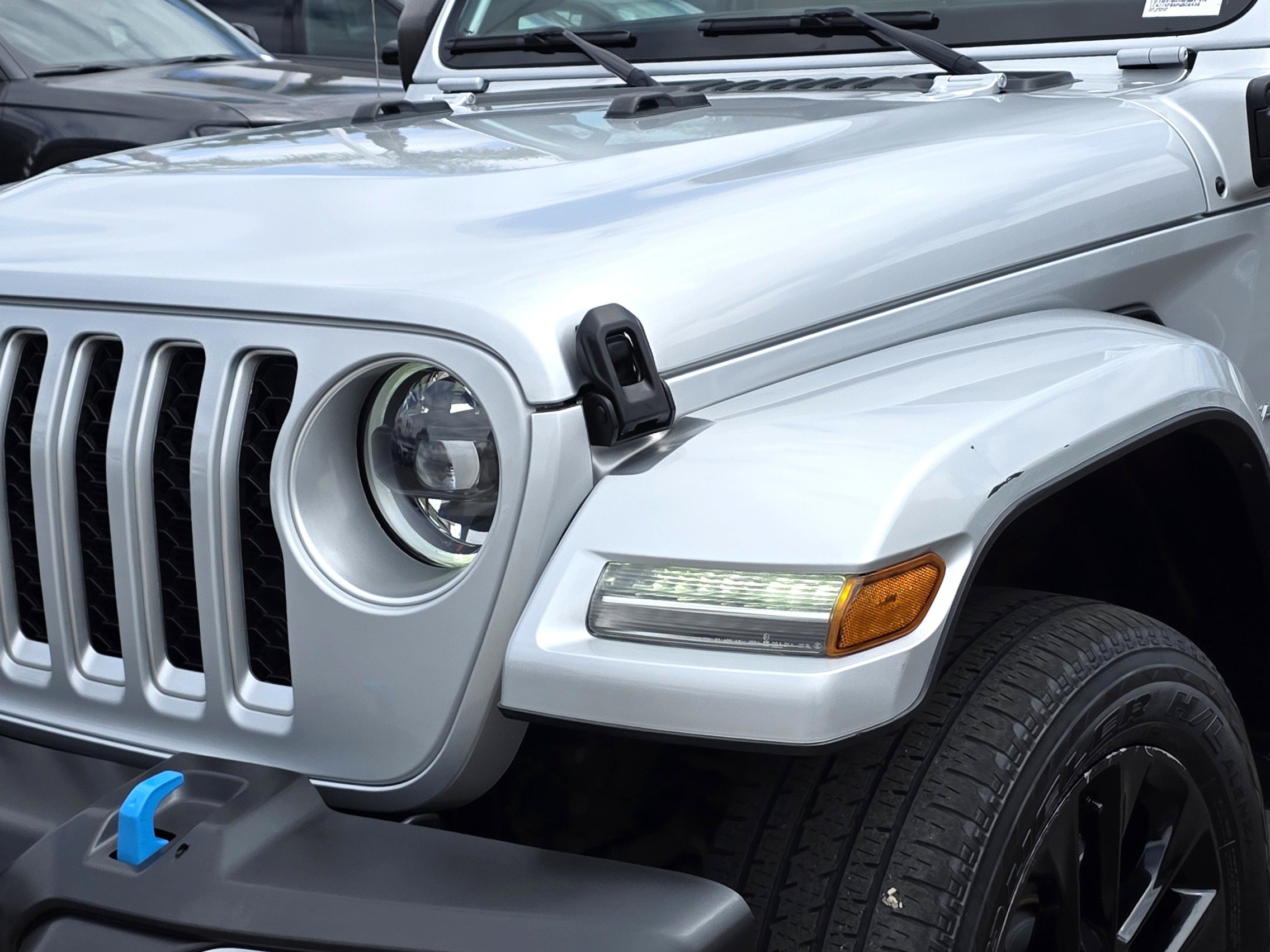 Used 2023 Jeep Wrangler Unlimited Sahara w/ Cold Weather Group AWD/4WD image 8