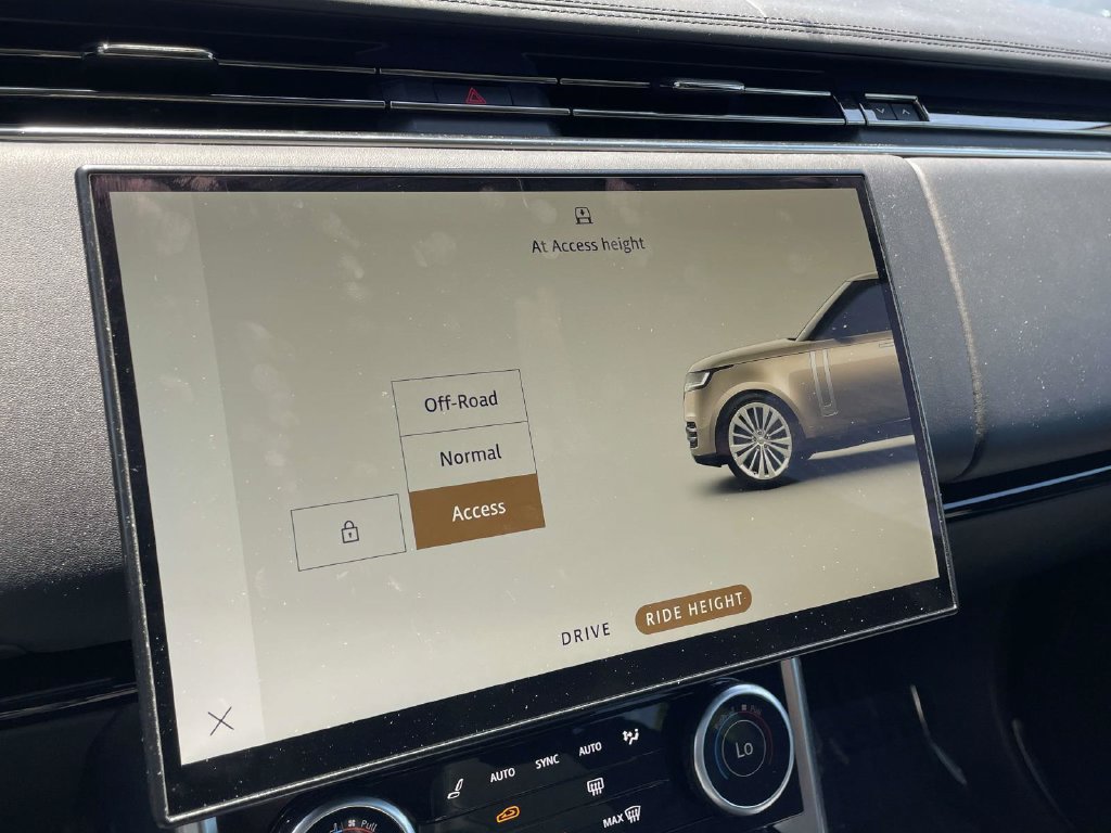Used 2022 Land Rover Range Rover SE AWD/4WD image 28