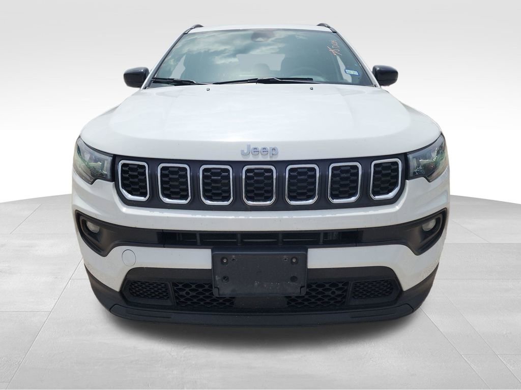 Used 2024 Jeep Compass Latitude AWD/4WD image 2