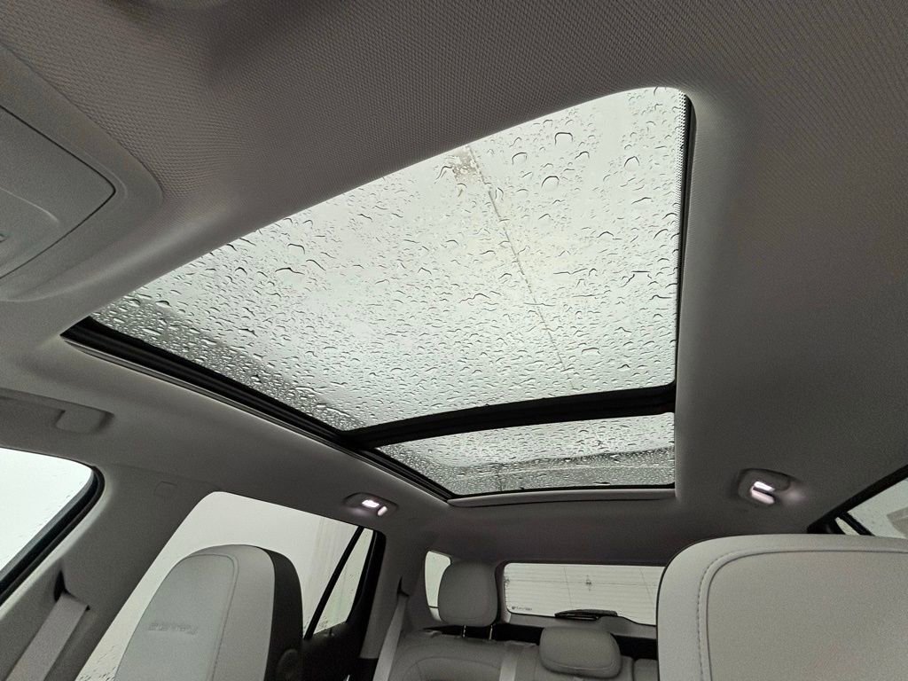 New 2026 GMC Terrain Denali w/ LPO, Black Badging Package image 4