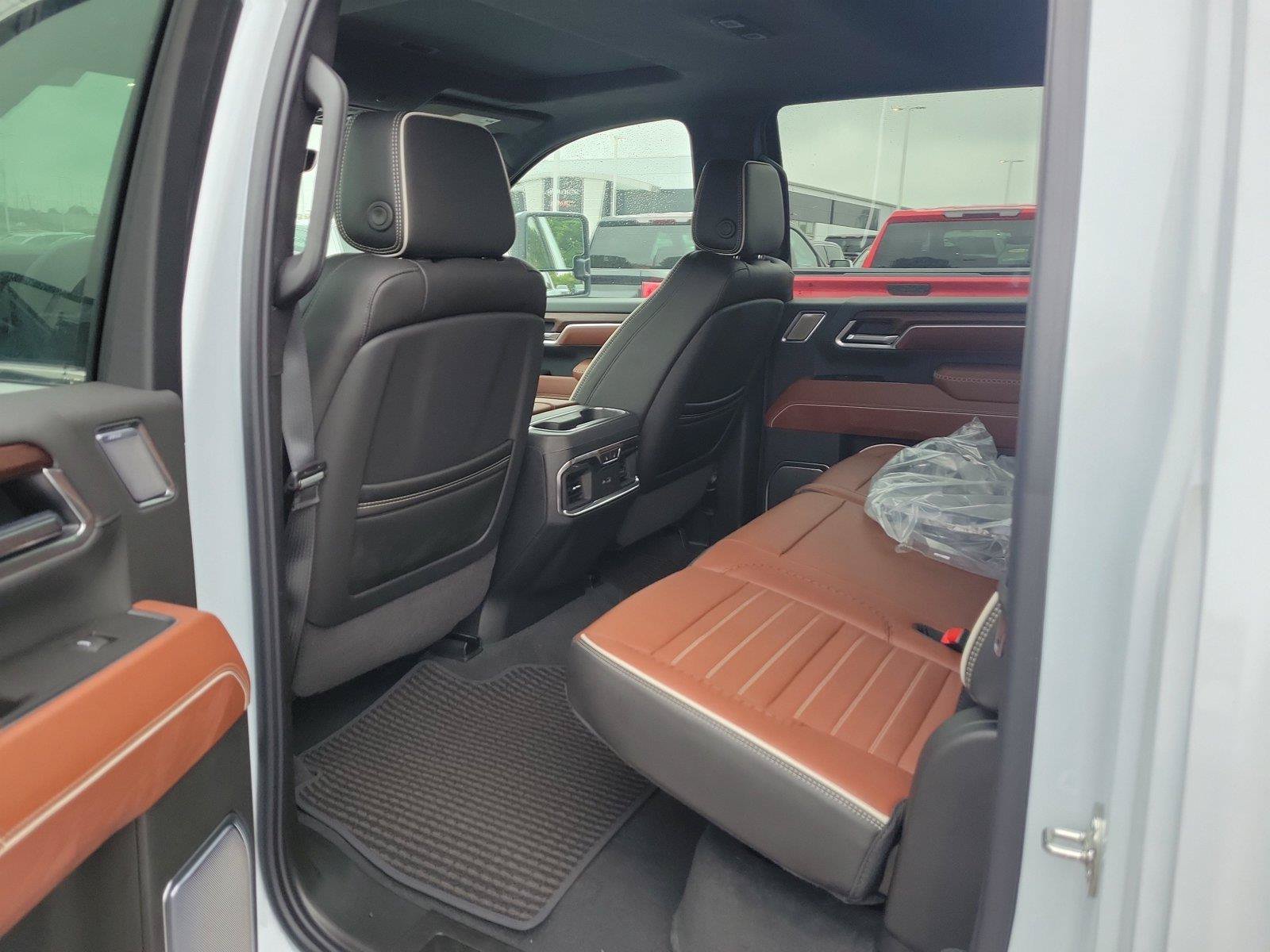 New 2026 GMC Sierra 2500 Denali Ultimate w/ LPO, Black Badging Package AWD/4WD image 12