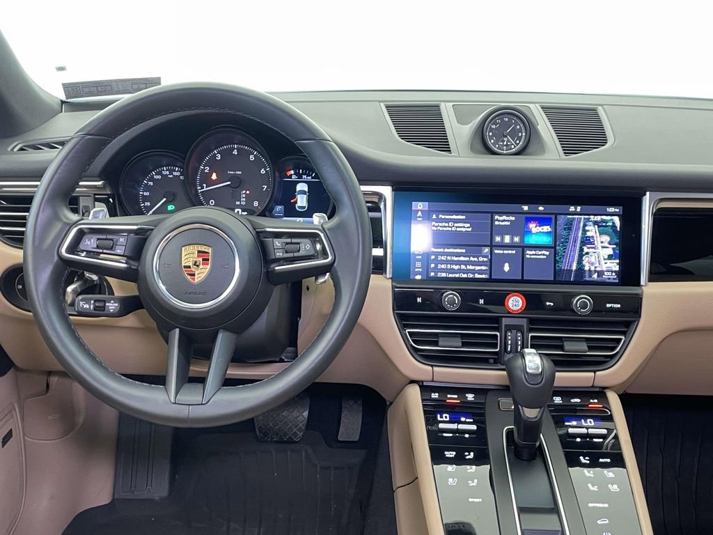 Certified 2025 Porsche Macan image 27