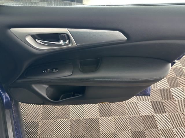 Used 2020 Nissan Pathfinder SL AWD/4WD image 19
