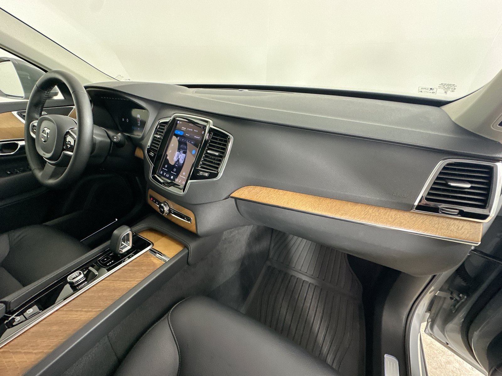 Certified 2025 Volvo XC90 B6 Plus AWD/4WD image 45