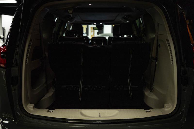Used 2023 Chrysler Pacifica Limited image 7