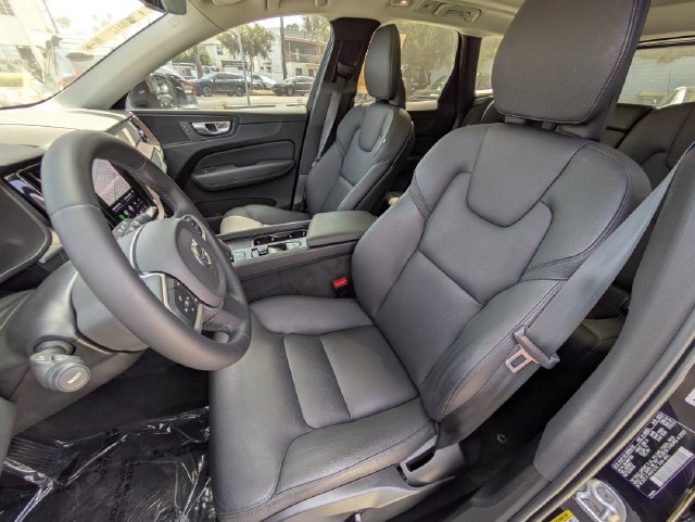 Certified 2022 Volvo XC60 B5 Momentum FWD image 13