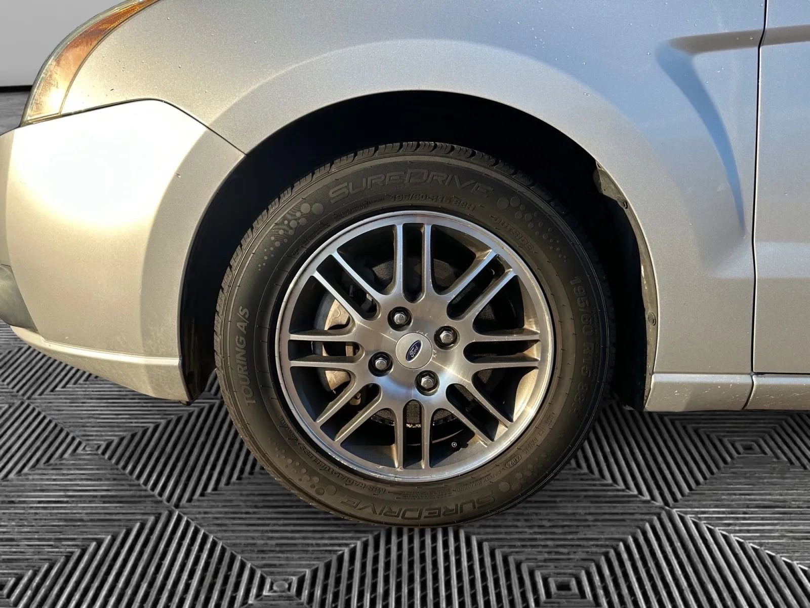 Used 2010 Ford Focus SE image 16