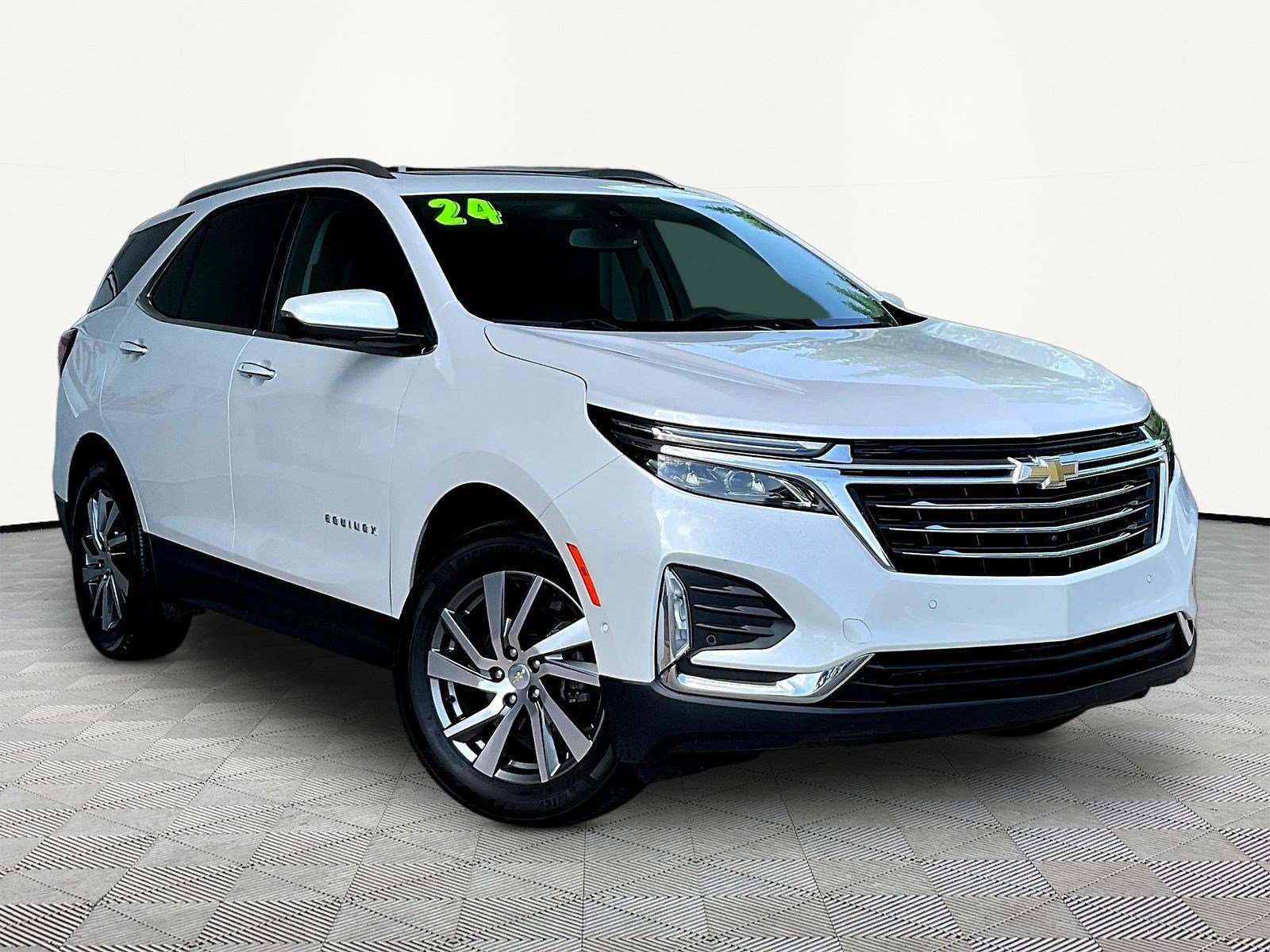 Used 2024 Chevrolet Equinox Premier AWD/4WD image 3
