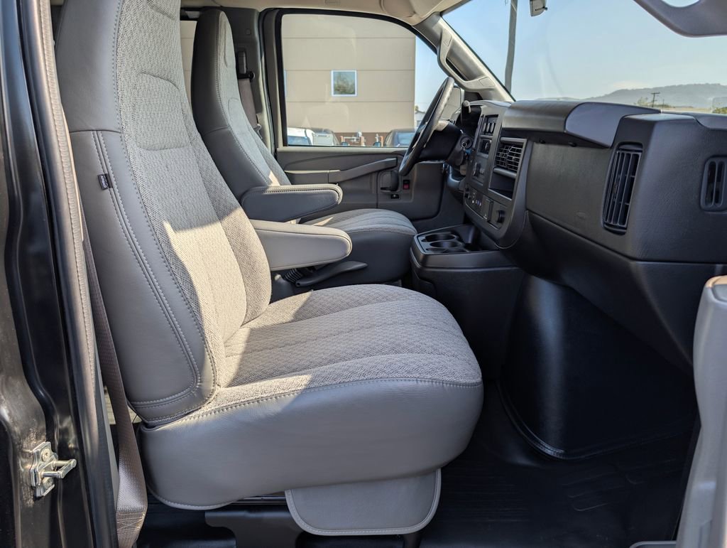 Used 2025 Chevrolet Express 3500 LS RWD image 10