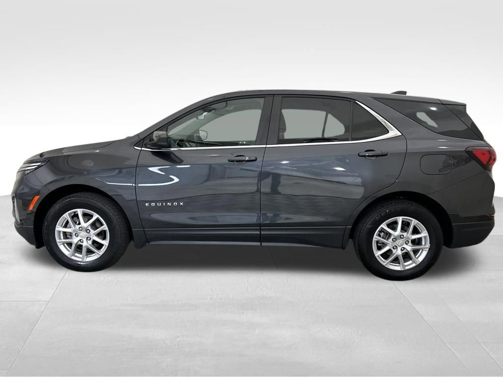 Used 2023 Chevrolet Equinox LT w/ Driver Convenience Package image 2