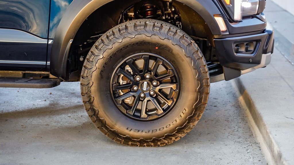 Used 2025 Ford F150 Raptor image 11